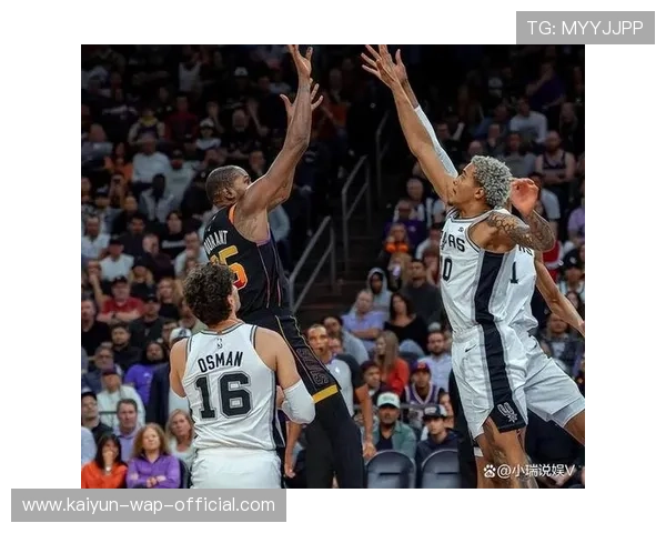 老鹰末节47分逆转太阳22分 多点开花展现团队篮球威力 老鹰末节47分逆转太阳22分 多点开花展现团队篮球威力